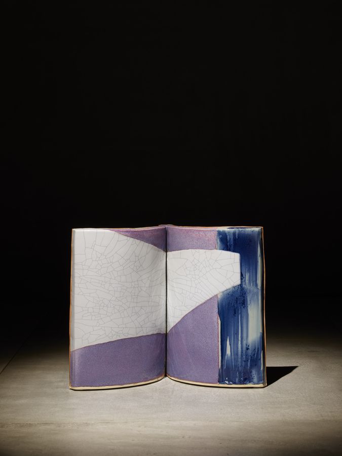 林振龍，空間．釉彩系列．陶書，36 × 18 × 29 cm，2019