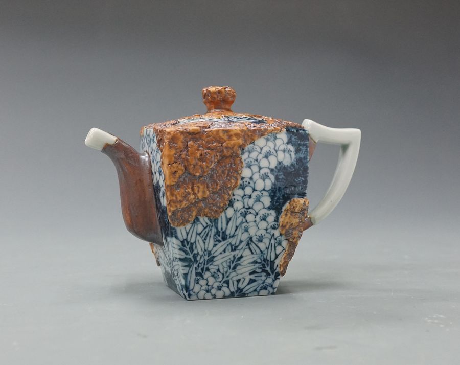 林振龍，陶跡瓷韻・方壺，13.5 × 7 × 9.5 cm，2026