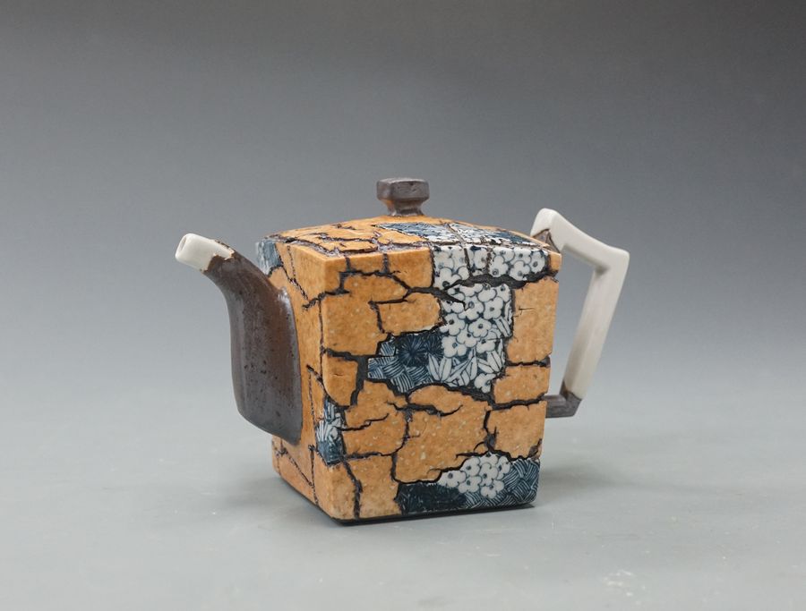 林振龍，大地・方壺，15 × 7.5 × 10 cm，2024
